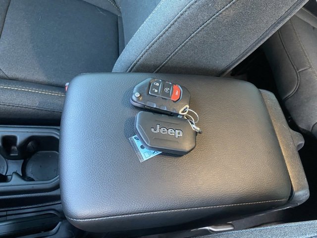 Used 2025 Jeep Wrangler Sport S image 27