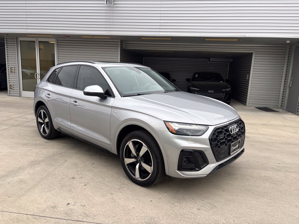 Used 2022 Audi Q5 2.0T Prestige w/ Prestige Package AWD/4WD image 3