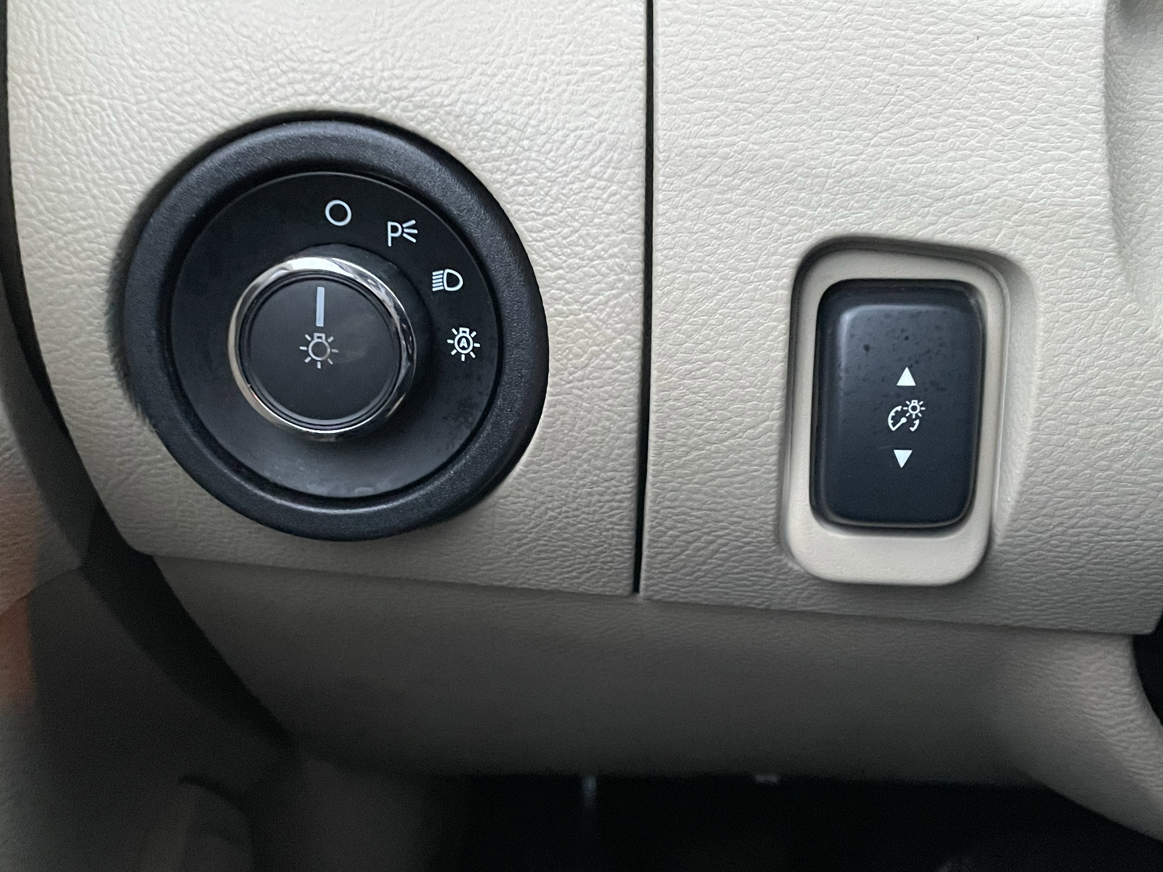 Used 2014 Ford Taurus SEL w/ Equipment Group 201A image 14