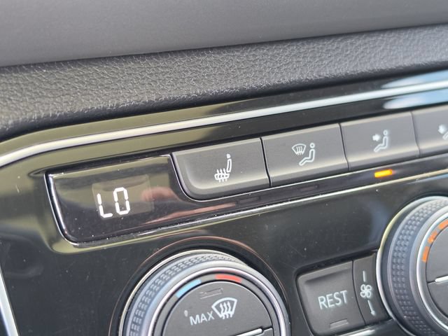 Used 2022 Volkswagen Atlas SEL R-Line AWD/4WD image 38