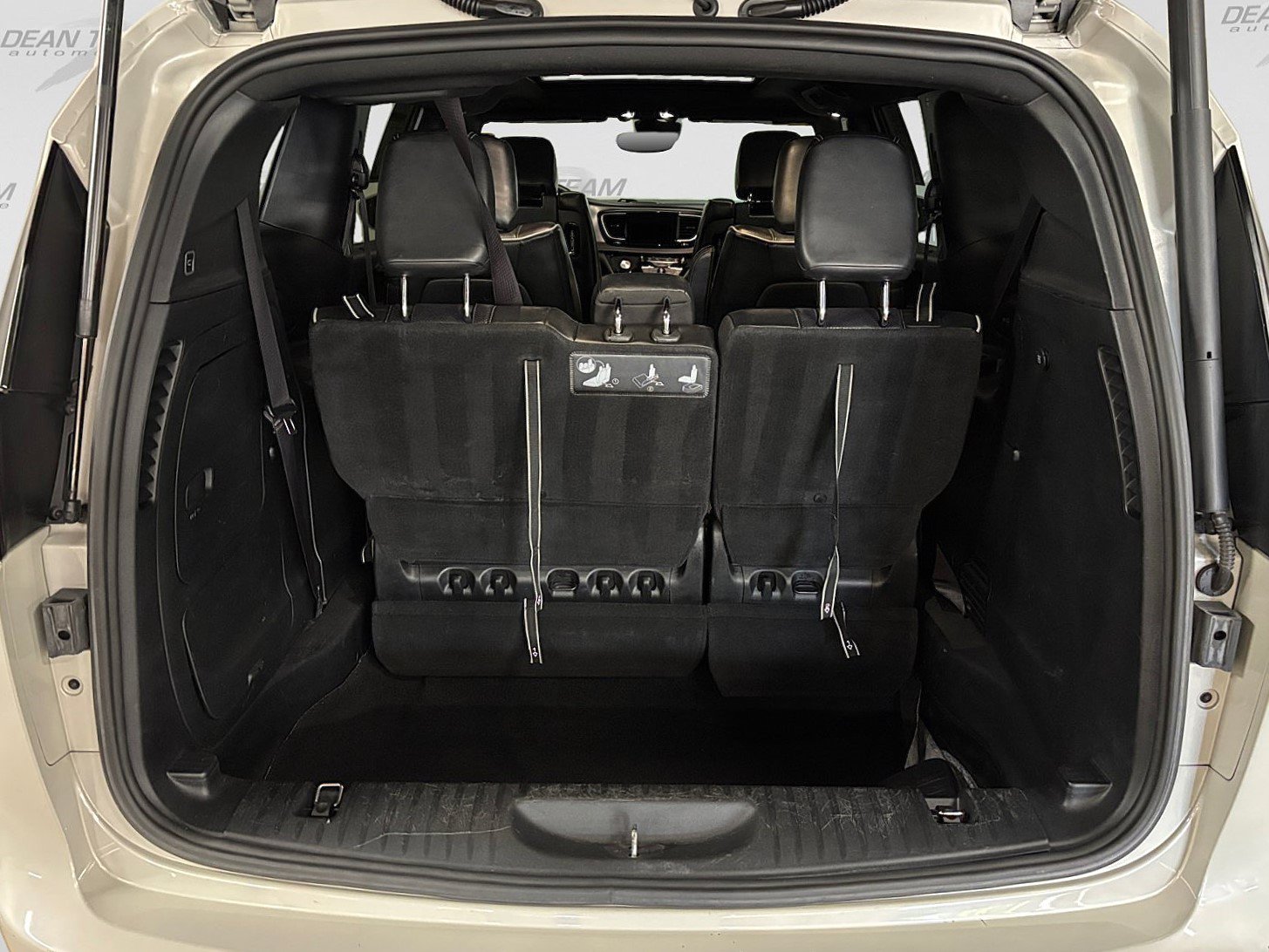Used 2019 Chrysler Pacifica Limited w/ Advanced Safetytec Group FWD image 17