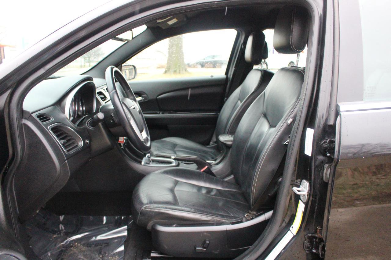 Used 2013 Chrysler 200 Limited FWD image 14