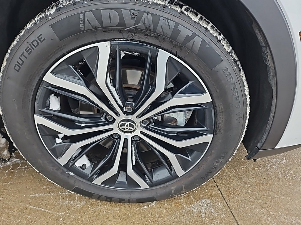 Used 2024 Toyota Crown Limited image 16