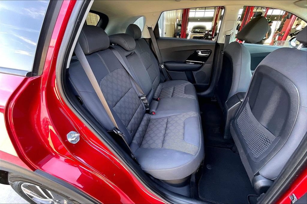 Used 2021 Kia Niro LXS FWD image 27