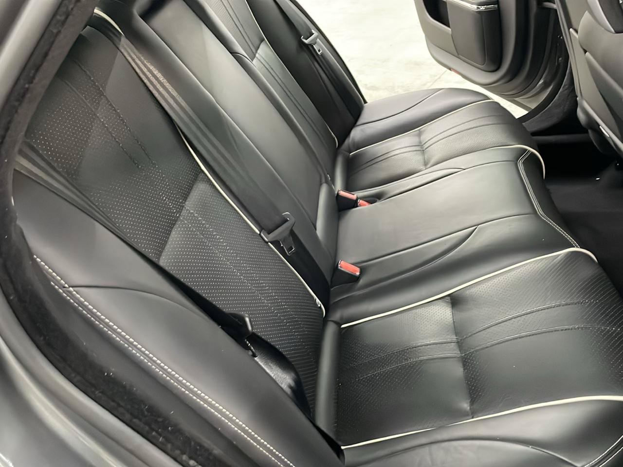 Used 2019 Jaguar XJ R-Sport RWD image 15