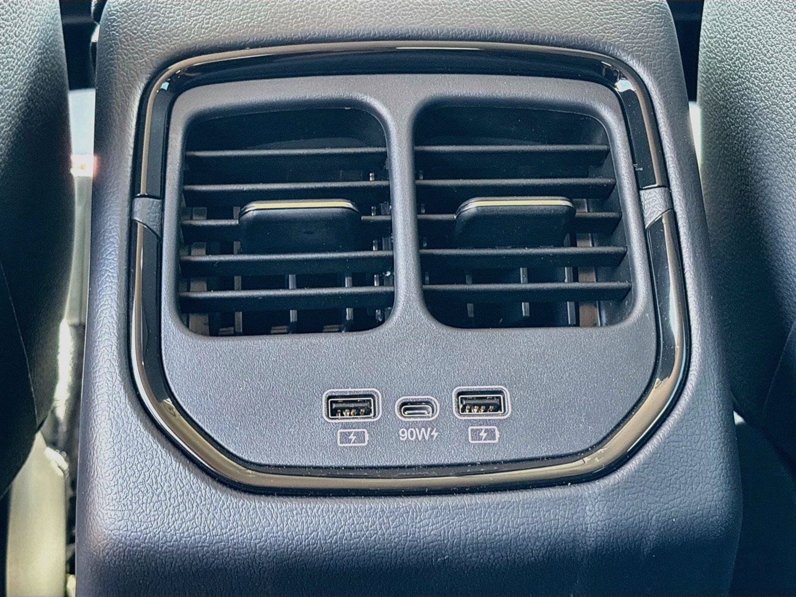 New 2027 VinFast VF 8 Eco AWD/4WD image 24