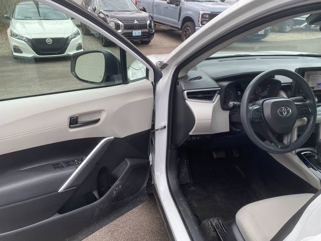Used 2023 Toyota Corolla Cross L image 10