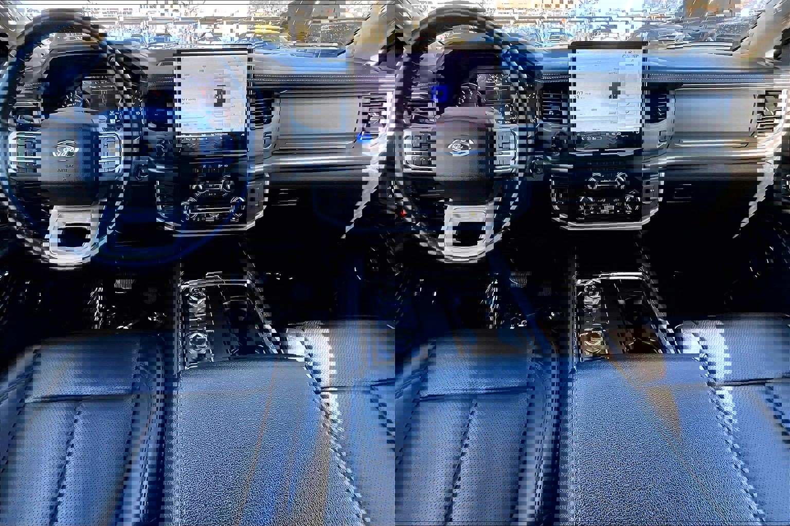 Used 2023 Ford Expedition XLT image 14