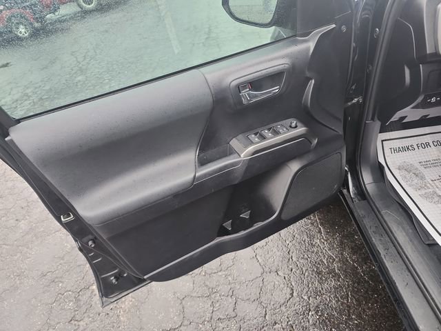Used 2019 Toyota Tacoma TRD Sport image 17