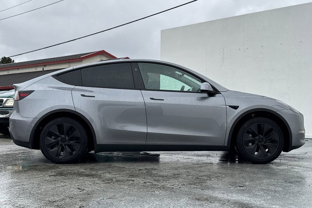 Used 2025 Tesla Model Y Long Range image 2