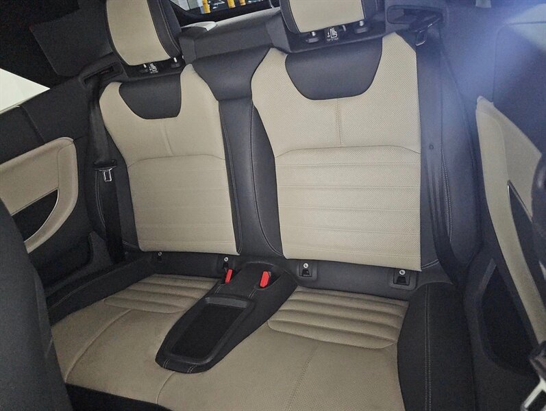 Used 2018 Land Rover Range Rover Evoque SE Dynamic AWD/4WD image 11