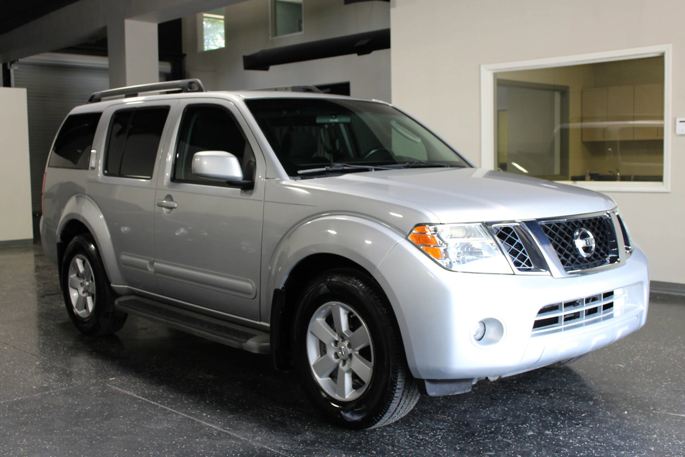 Used 2009 Nissan Pathfinder SE RWD image 35
