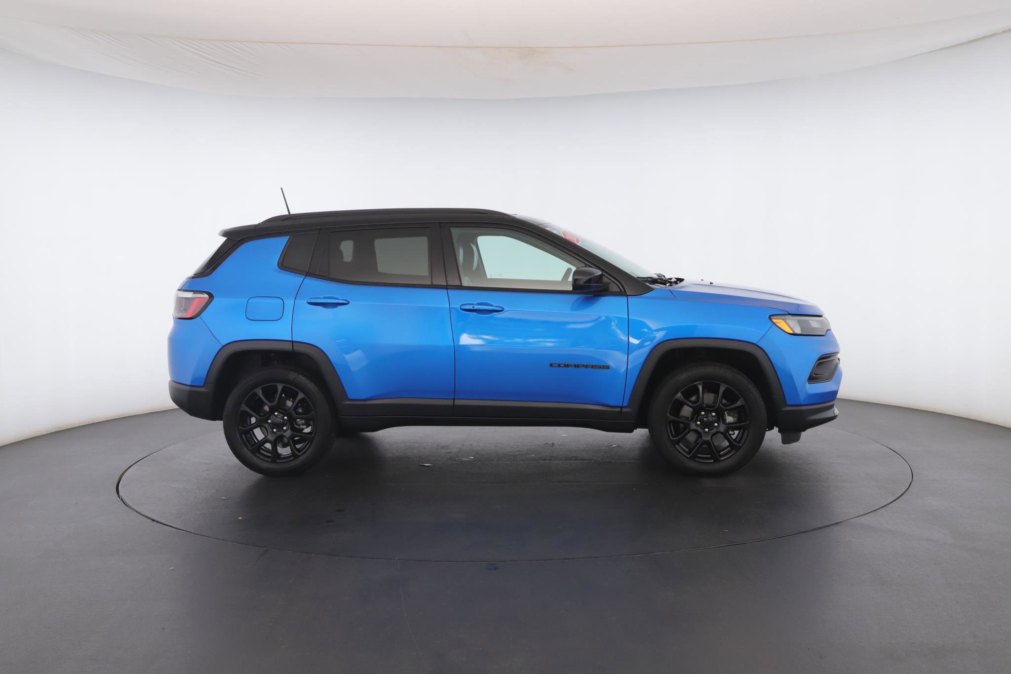 Used 2024 Jeep Compass Latitude w/ Sun and Sound Group image 31