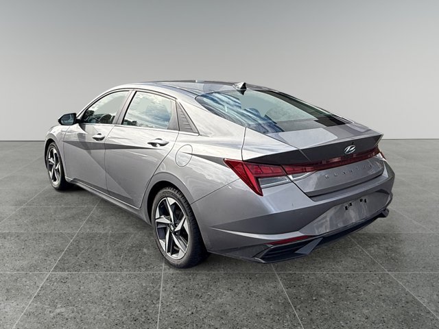 Used 2022 Hyundai Elantra Limited FWD image 3