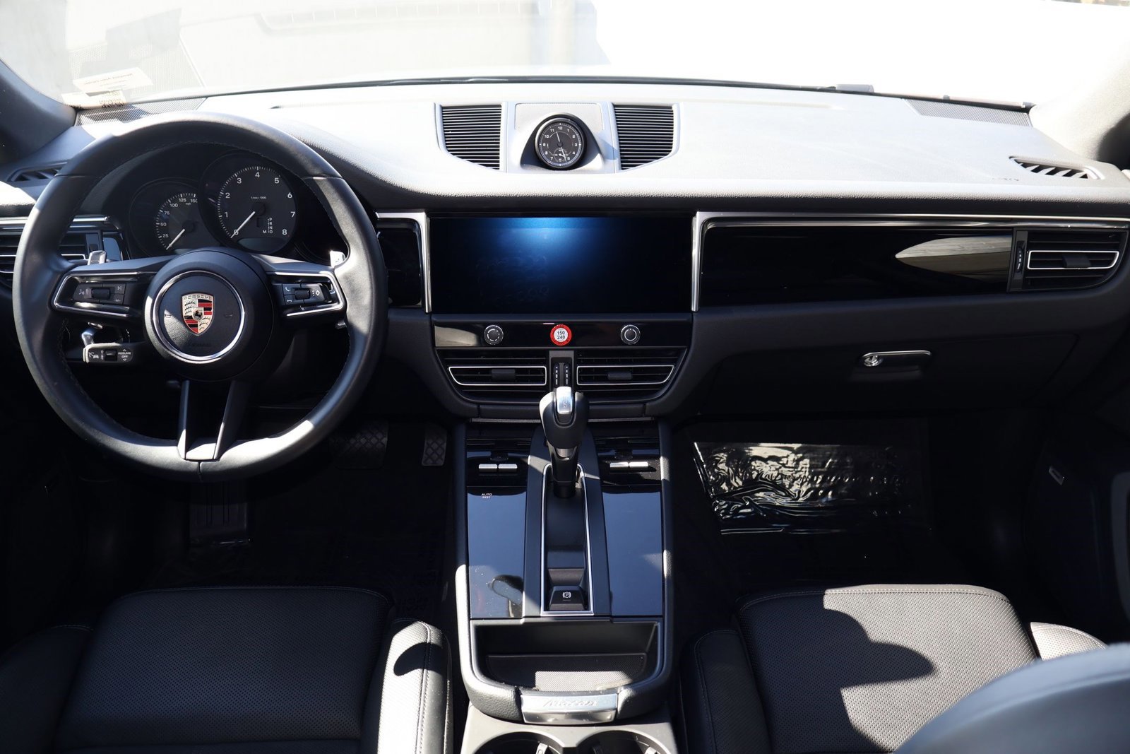 Certified 2025 Porsche Macan image 20