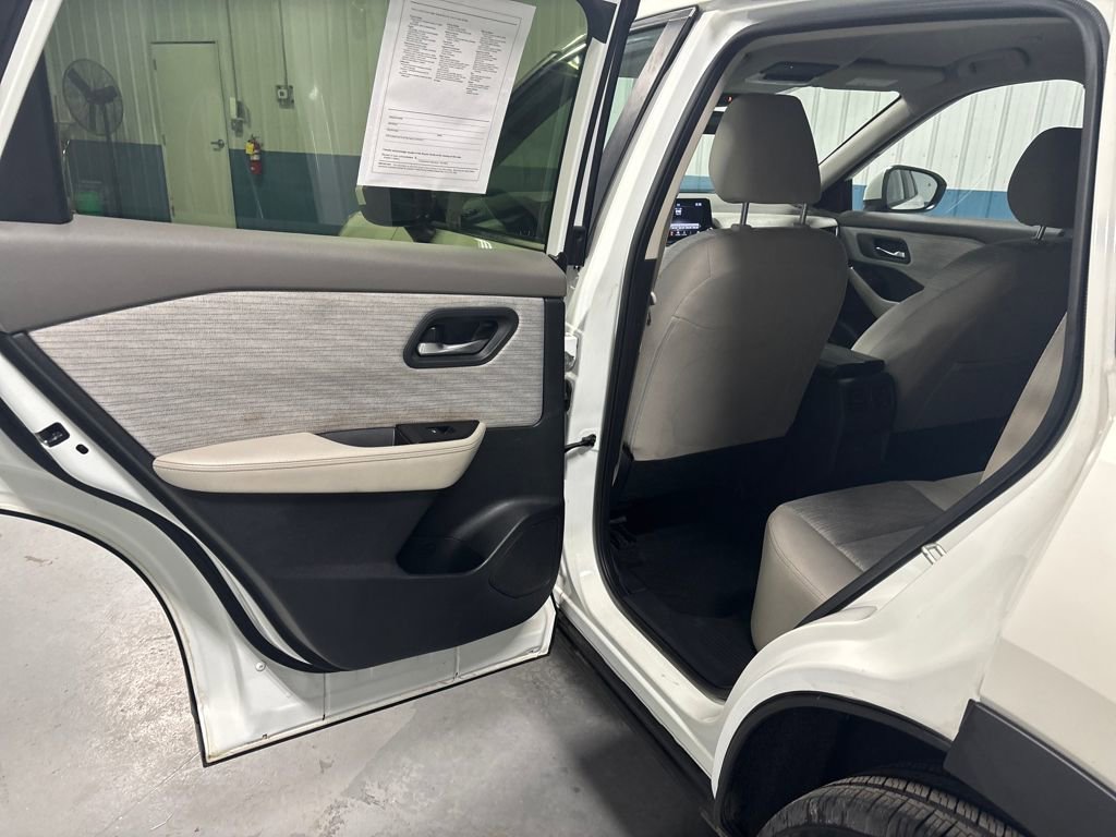 Used 2023 Nissan Rogue SV image 45