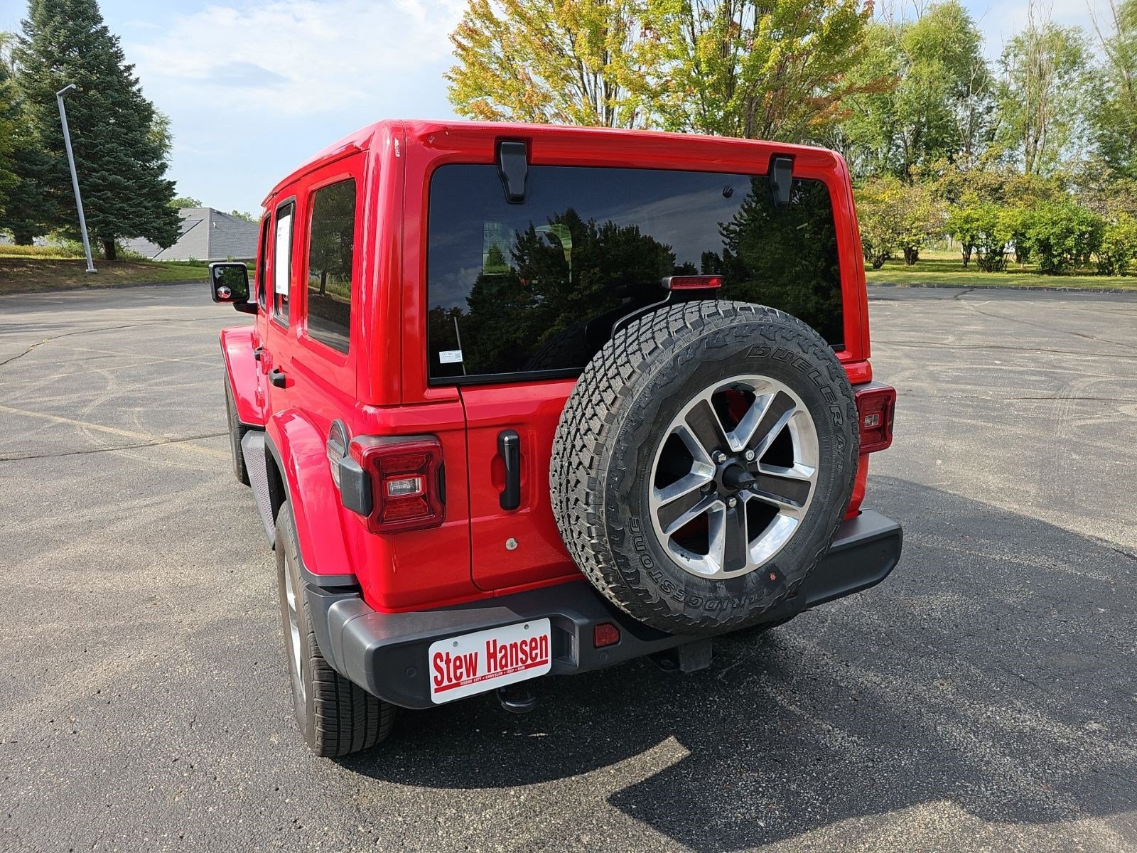 Used 2018 Jeep Wrangler Unlimited Sahara AWD/4WD image 3