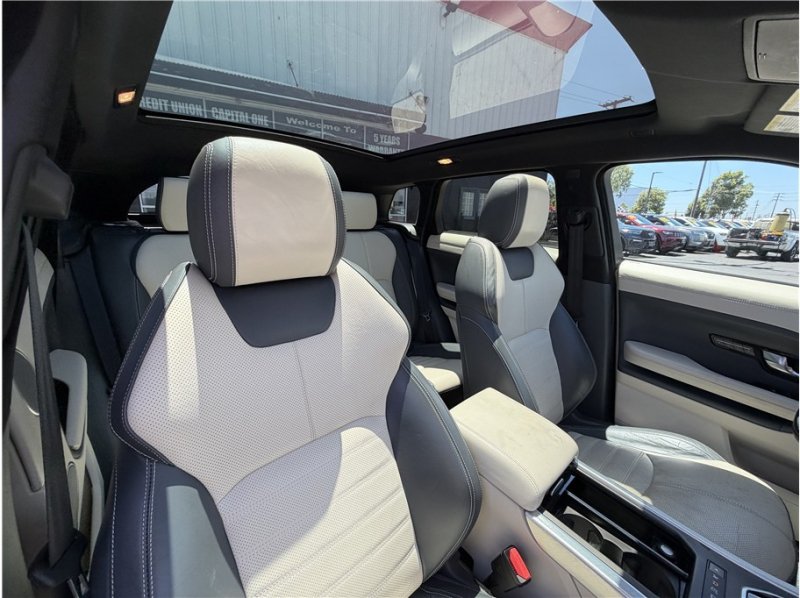 Used 2018 Land Rover Range Rover Evoque HSE Dynamic AWD/4WD image 35