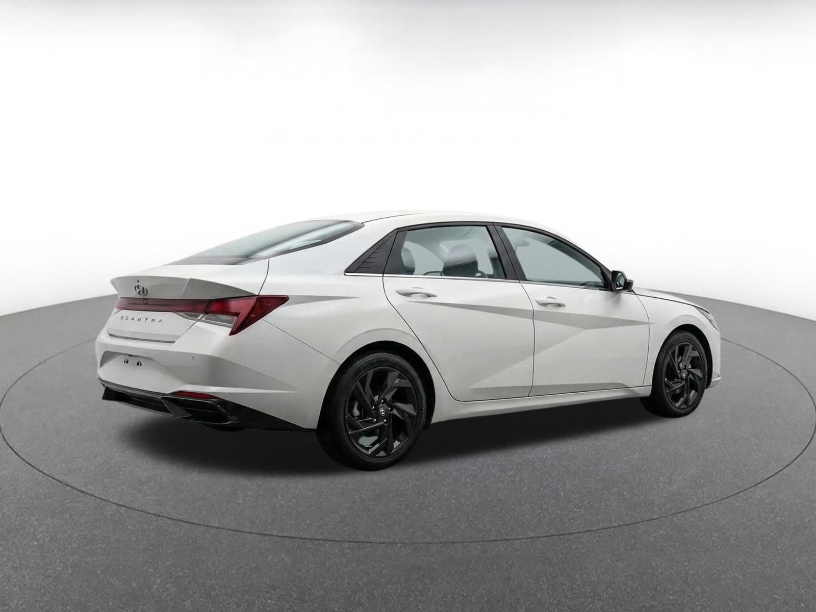 Used 2026 Hyundai Elantra Sport FWD image 11
