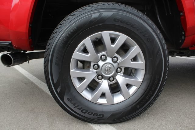 Used 2016 Toyota Tacoma SR5 w/ SR5 Appearance Package (SN) RWD image 12