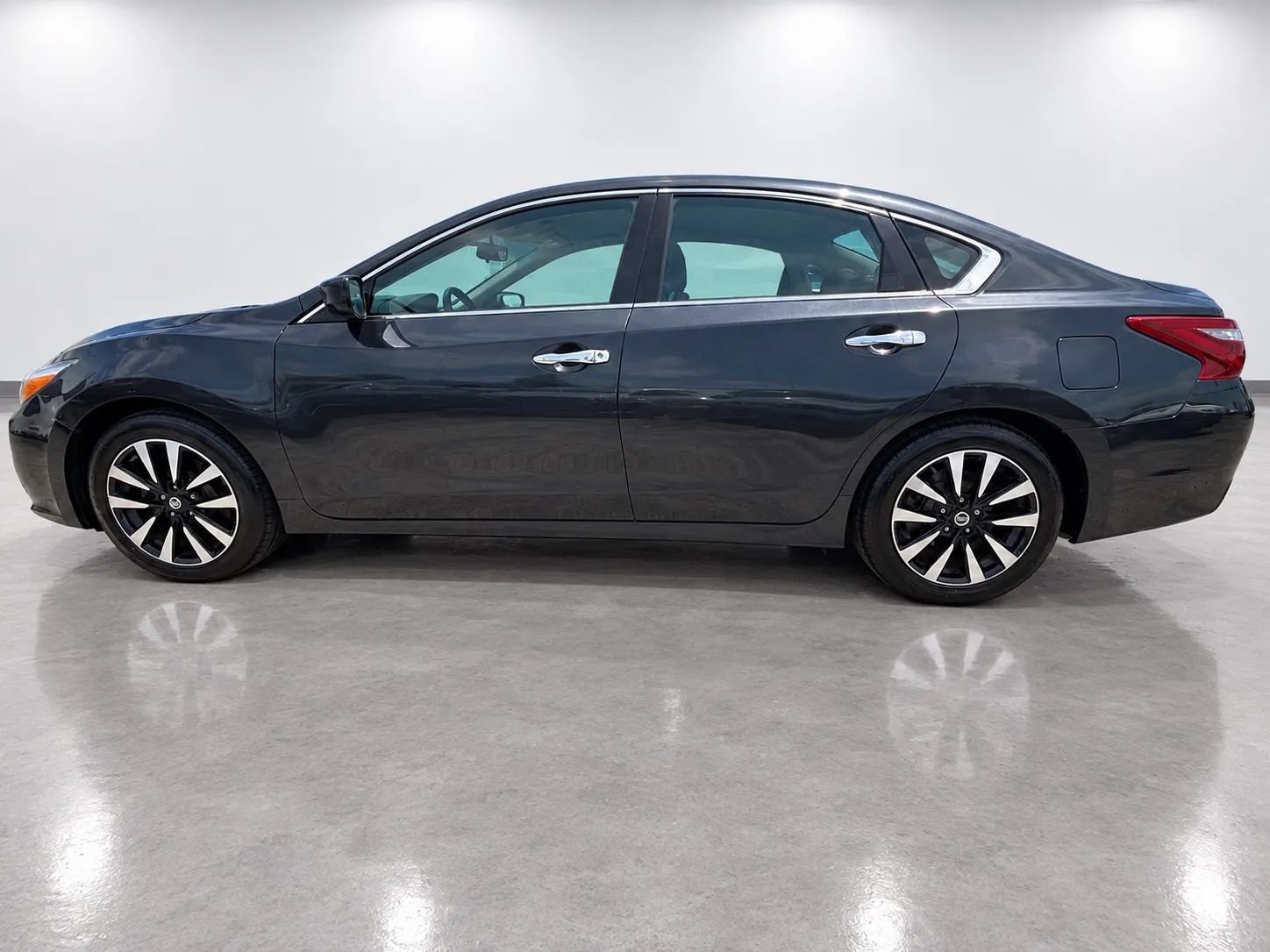 Used 2018 Nissan Altima 2.5 SV FWD image 8