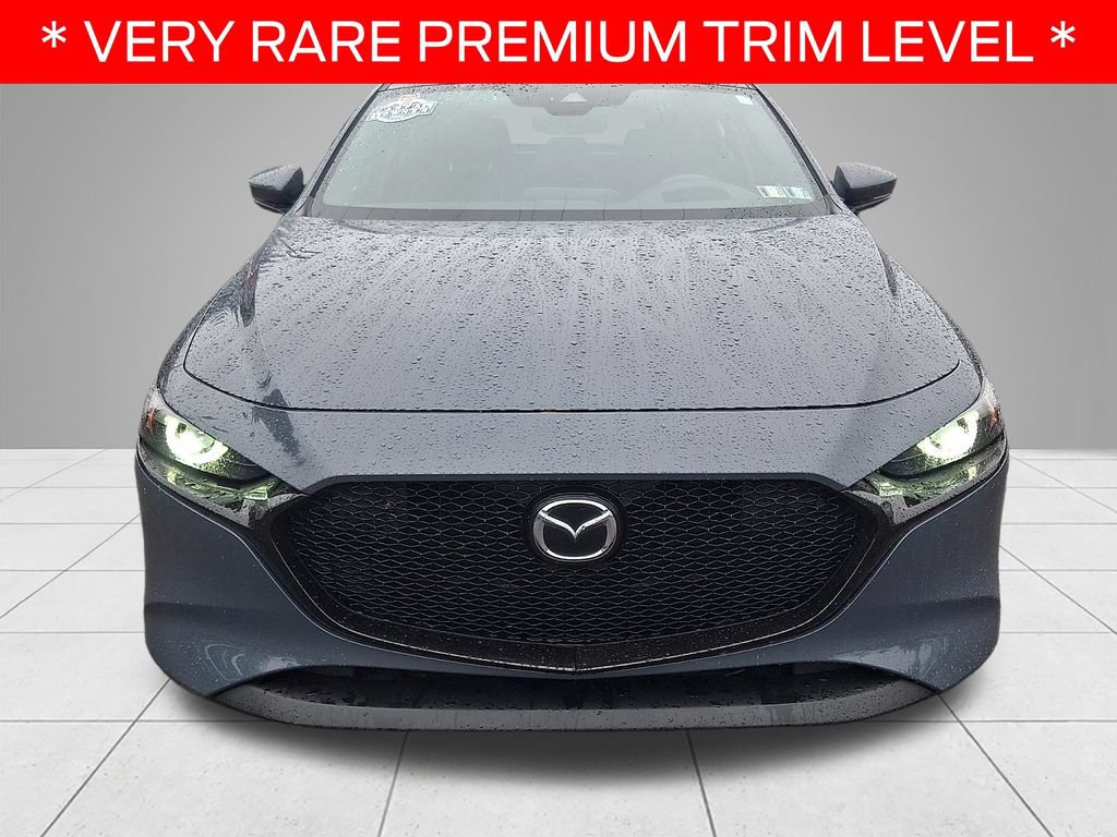 Used 2020 MAZDA MAZDA3 Hatchback w/ Premium Package FWD image 2