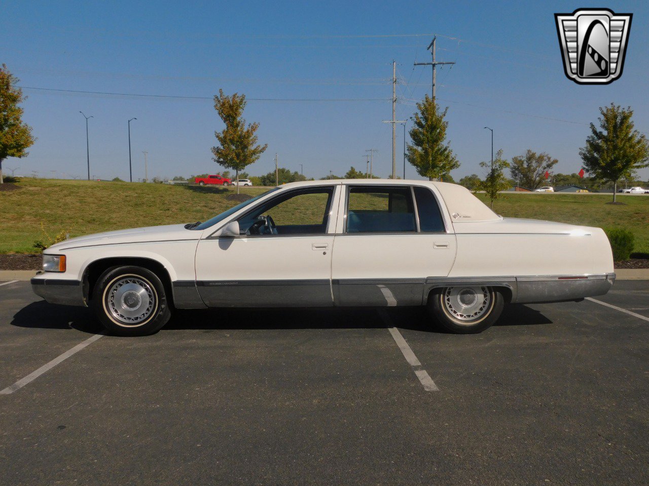 Used 1995 Cadillac Fleetwood Brougham image 2
