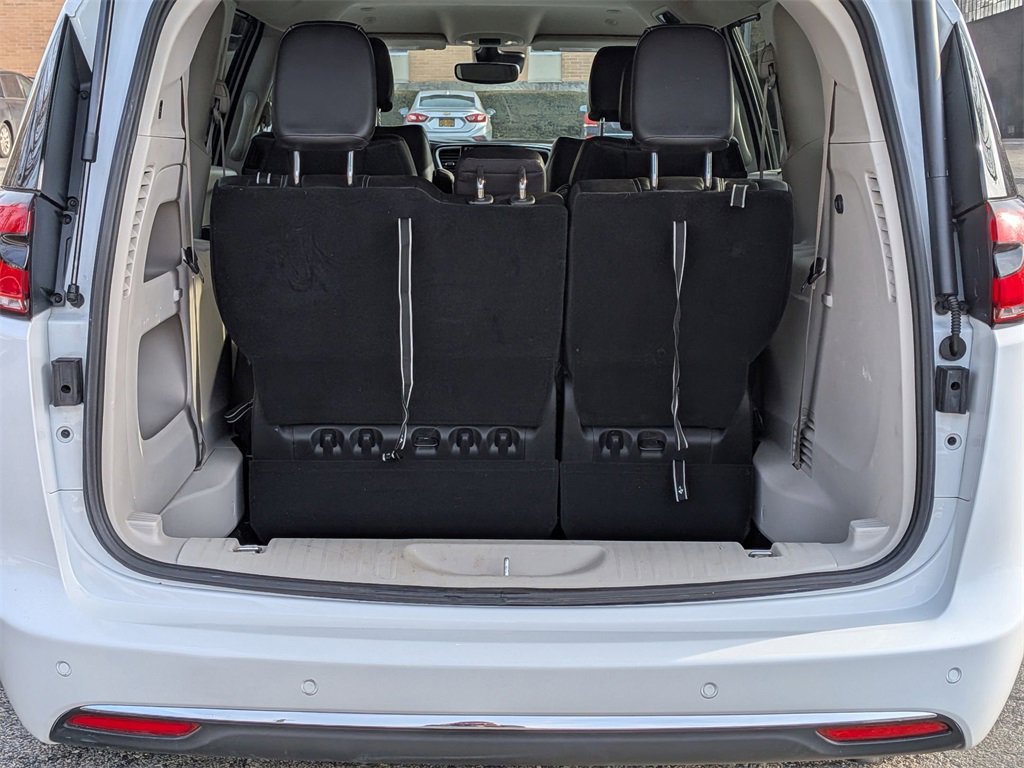 Certified 2023 Chrysler Pacifica Touring-L image 5