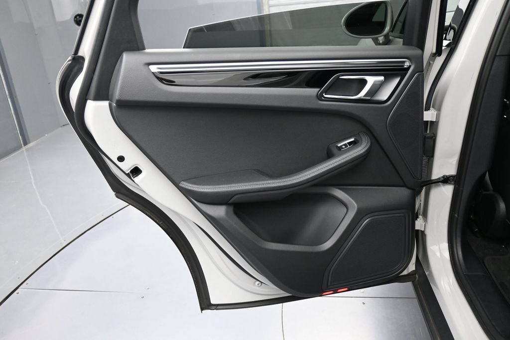 Certified 2023 Porsche Macan Turbo AWD/4WD image 22