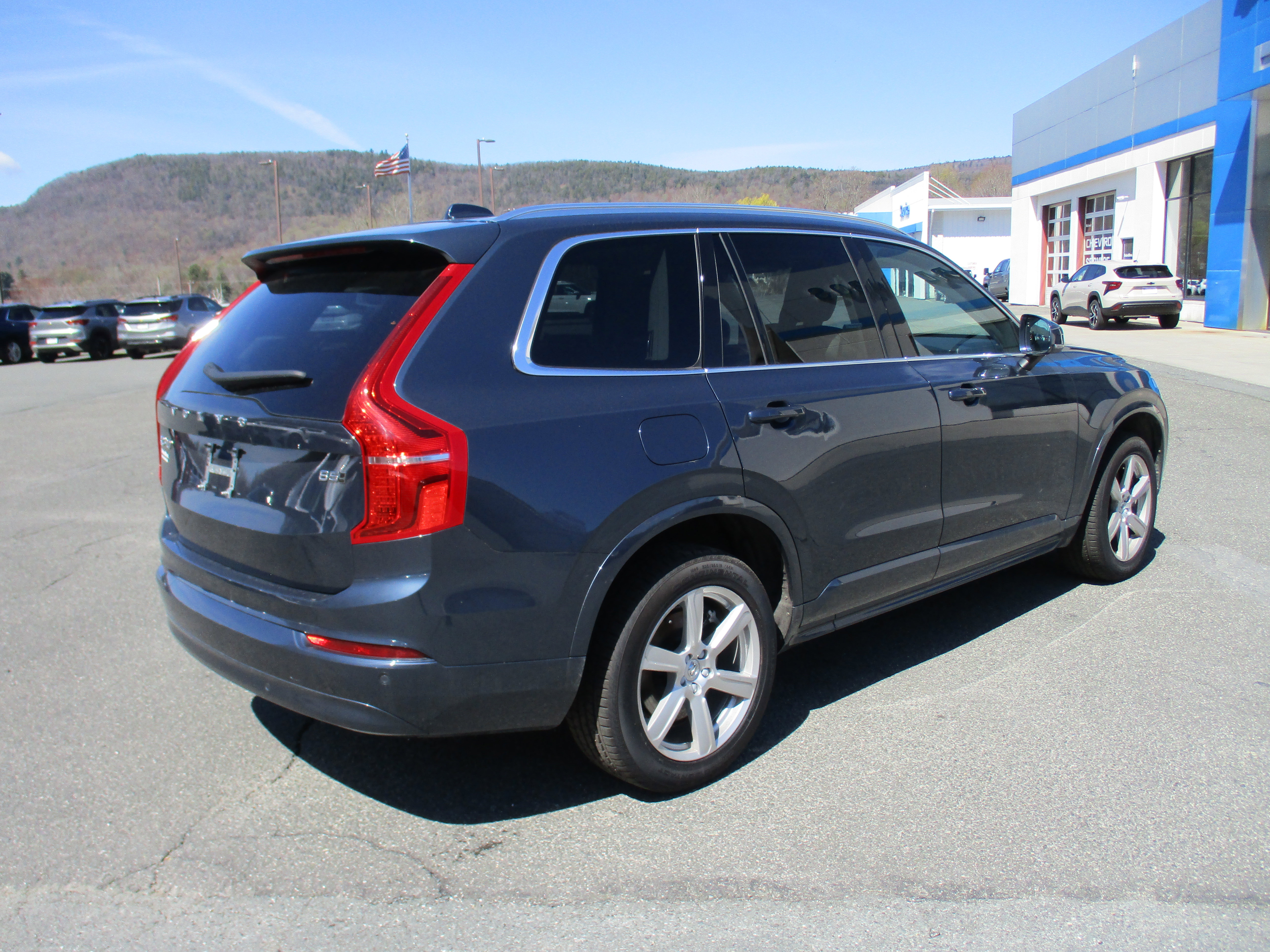 Certified 2023 Volvo XC90 B5 Core w/ Climate Package AWD/4WD image 5