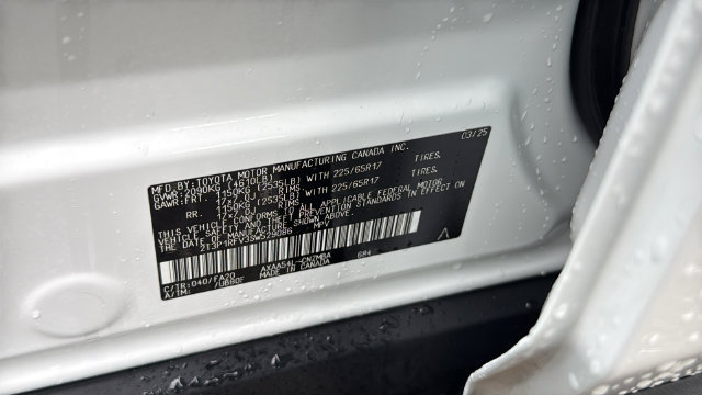 Used 2025 Toyota RAV4 XLE AWD/4WD image 27