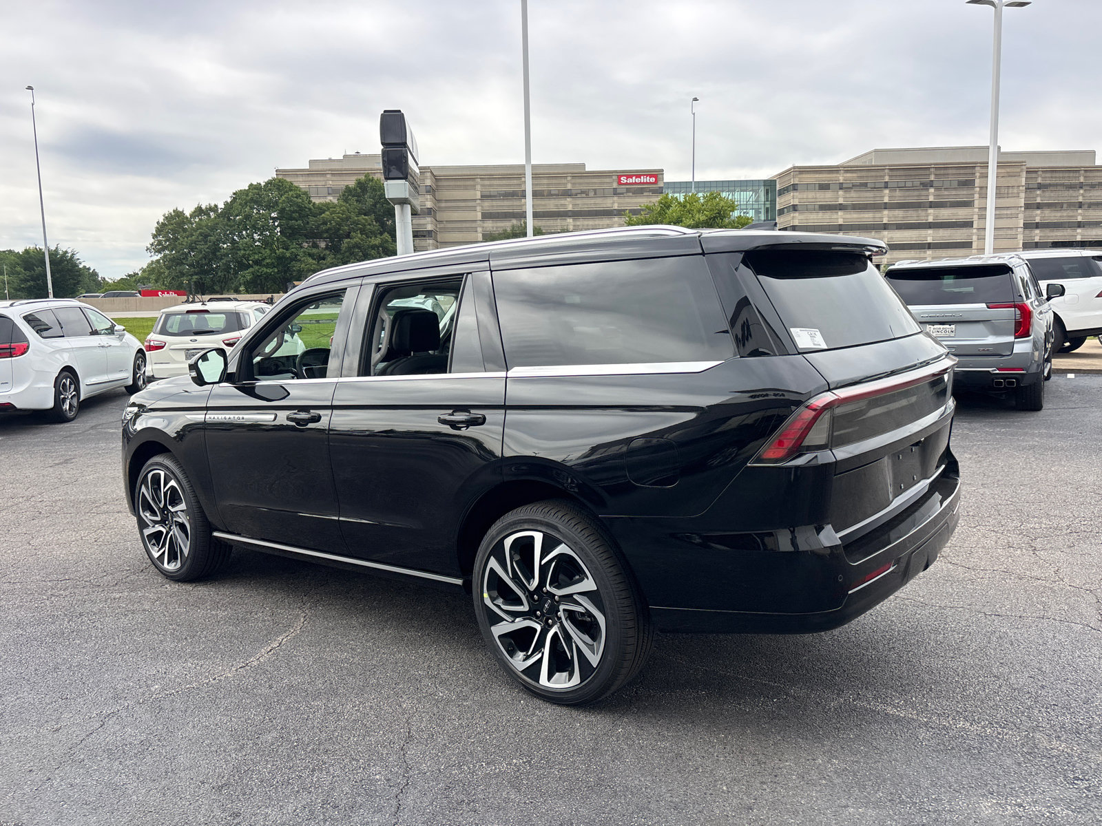 New 2026 Lincoln Navigator Reserve AWD/4WD image 5