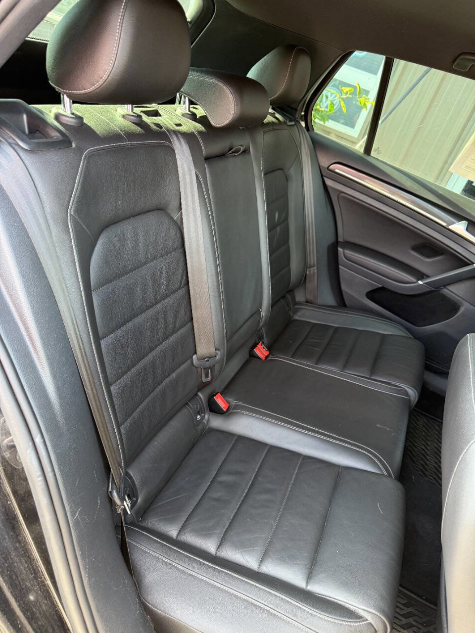 Used 2016 Volkswagen Golf R 4-Door image 7