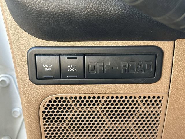 Used 2016 Jeep Wrangler Unlimited Rubicon w/ Connectivity Group image 14