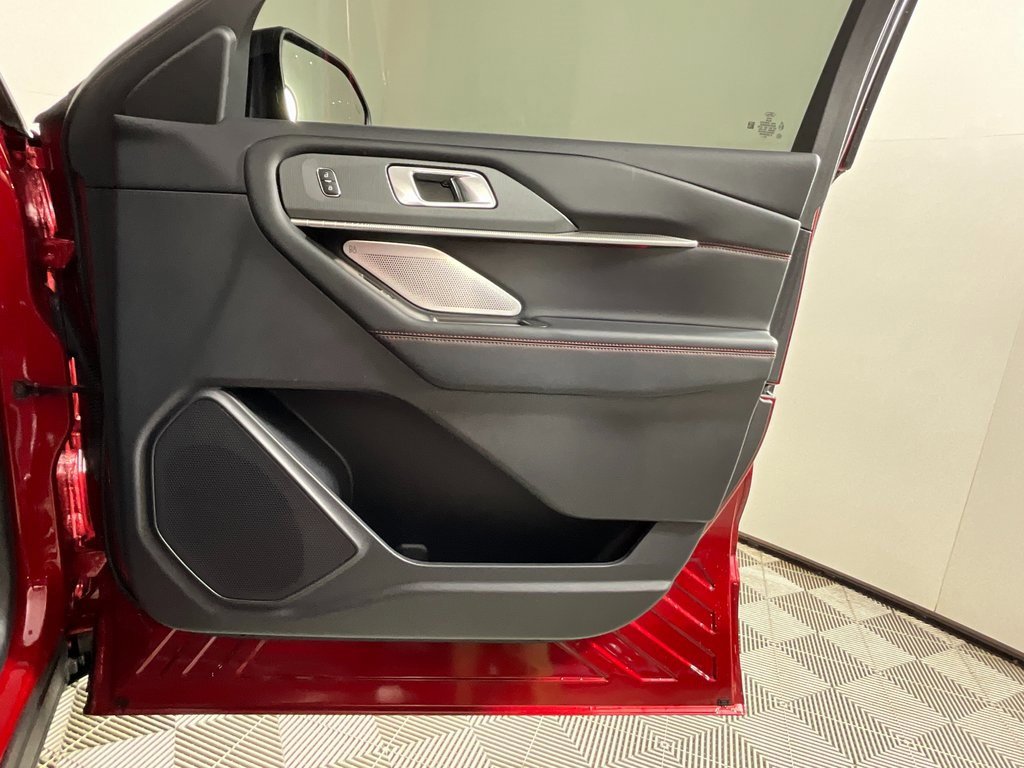 Used 2025 Ford Explorer ST image 21