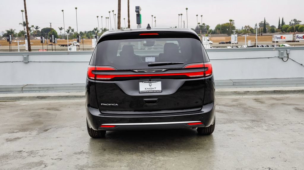 New 2027 Chrysler Pacifica Select FWD image 7
