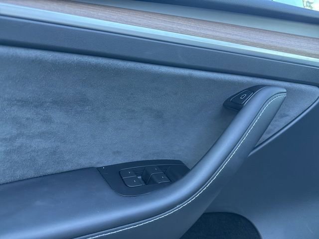 Used 2024 Tesla Model Y Performance image 27