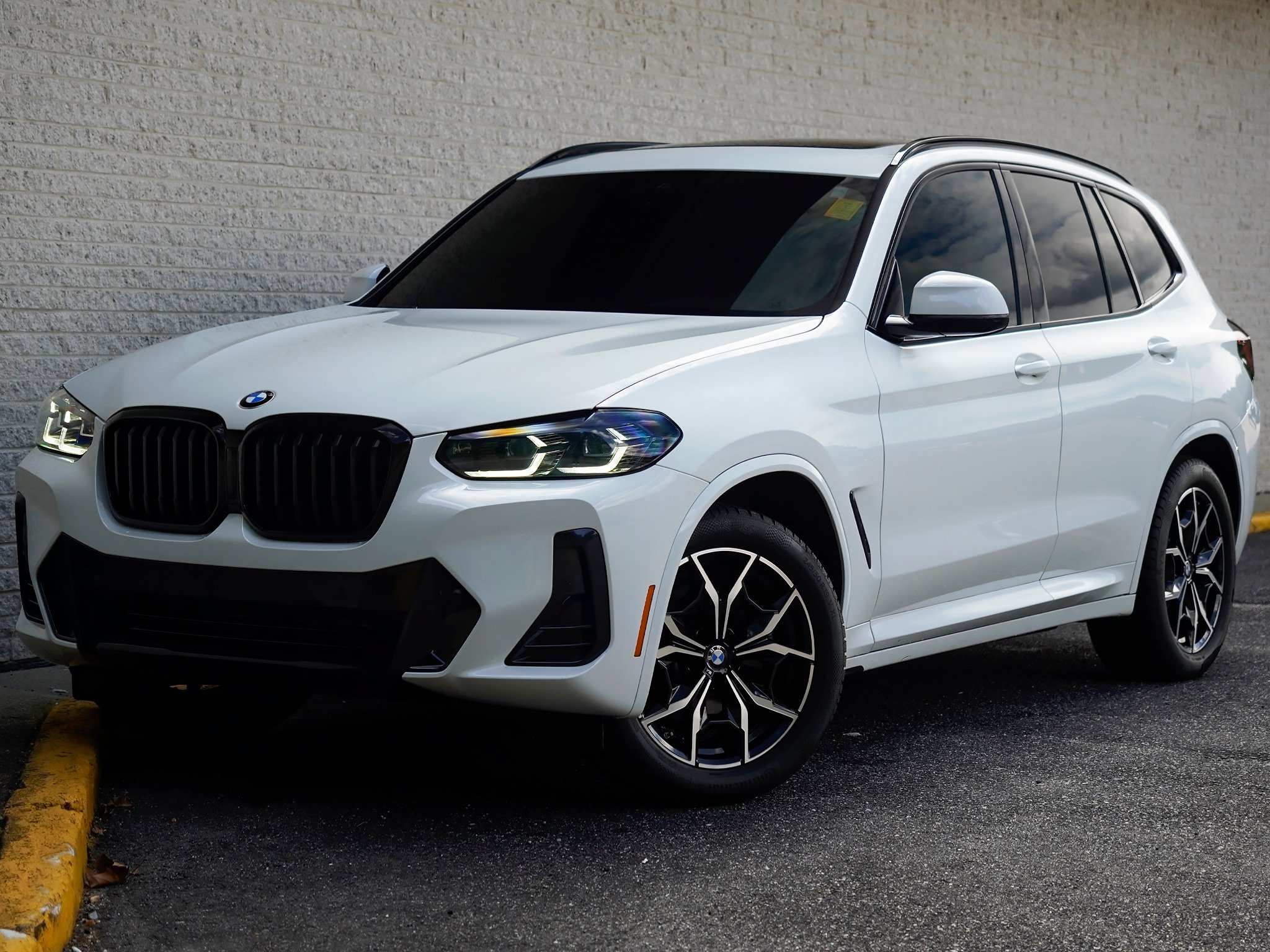 Used 2024 BMW X3 xDrive30i w/ M Sport Package AWD/4WD image 2