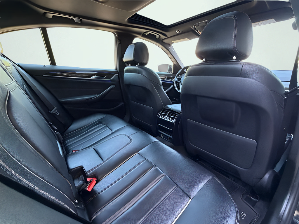 Used 2018 BMW 530e xDrive AWD/4WD image 27