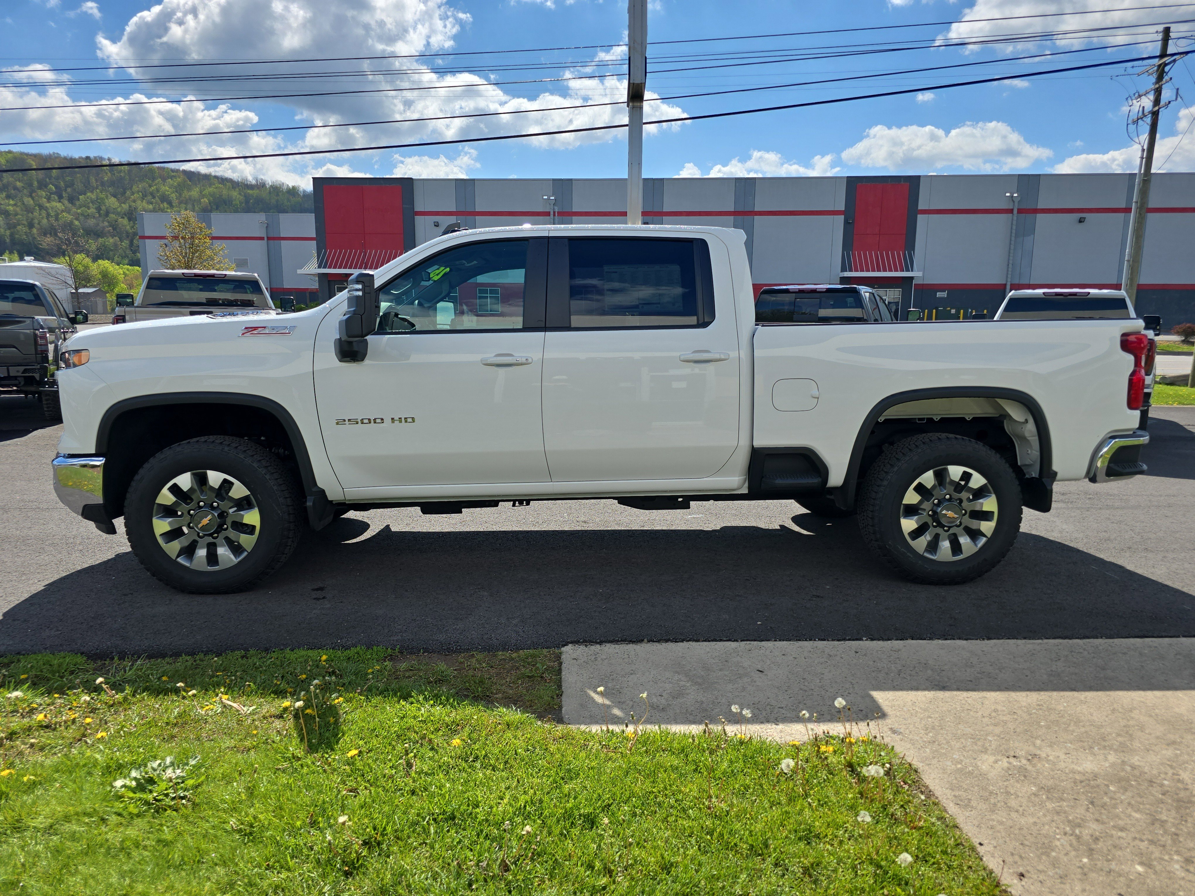 New 2026 Chevrolet Silverado 2500 LT w/ All Star Edition AWD/4WD image 7