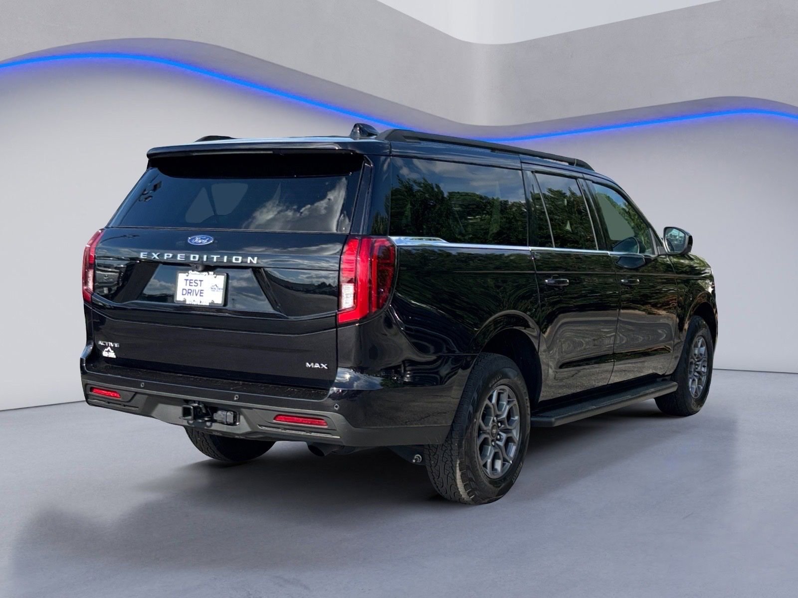 Used 2025 Ford Expedition Max Active RWD image 3