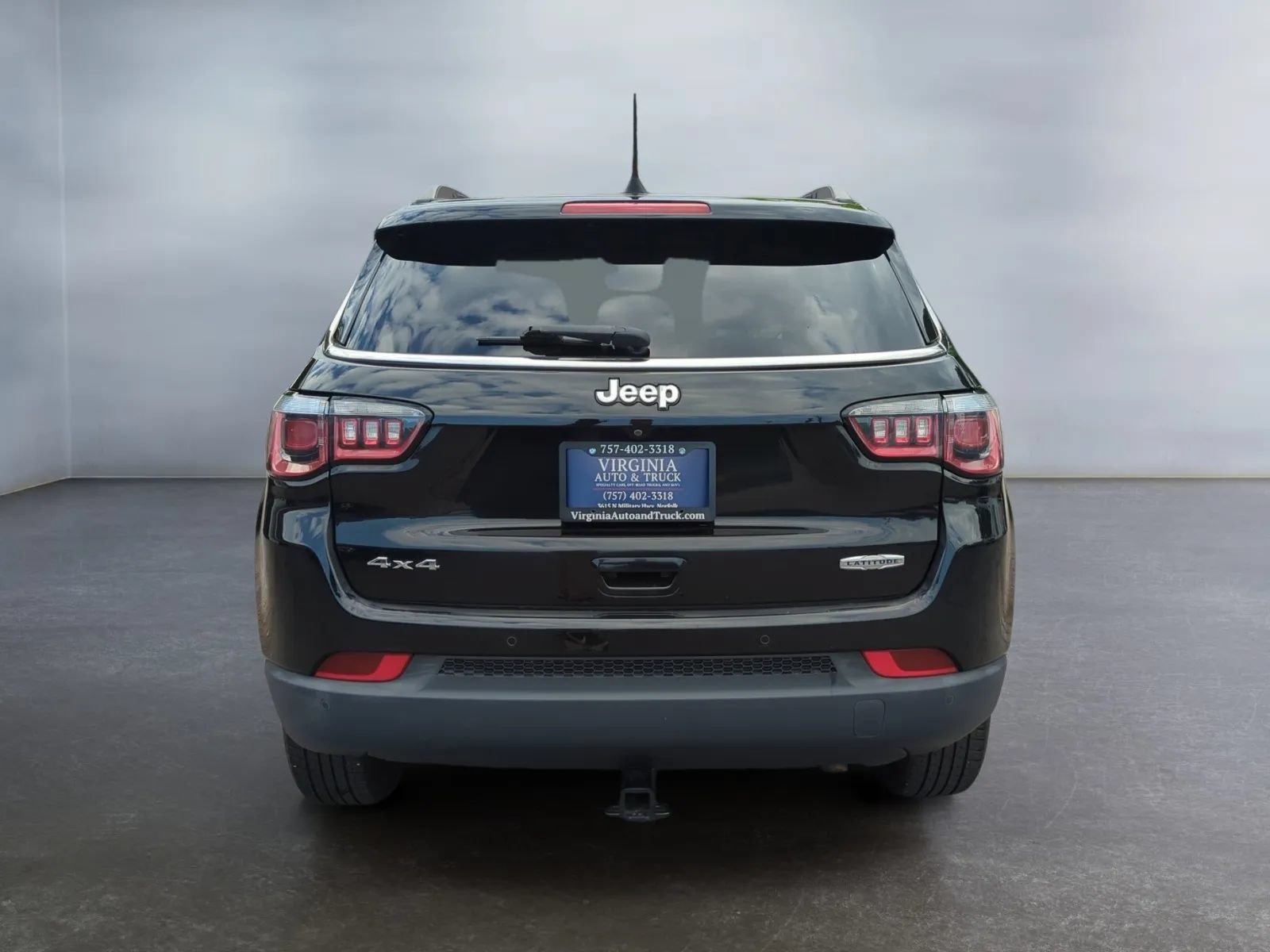 Used 2018 Jeep Compass Latitude w/ Popular Equipment Group AWD/4WD image 9
