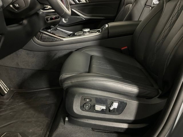 Certified 2025 BMW X7 M60i AWD/4WD image 33
