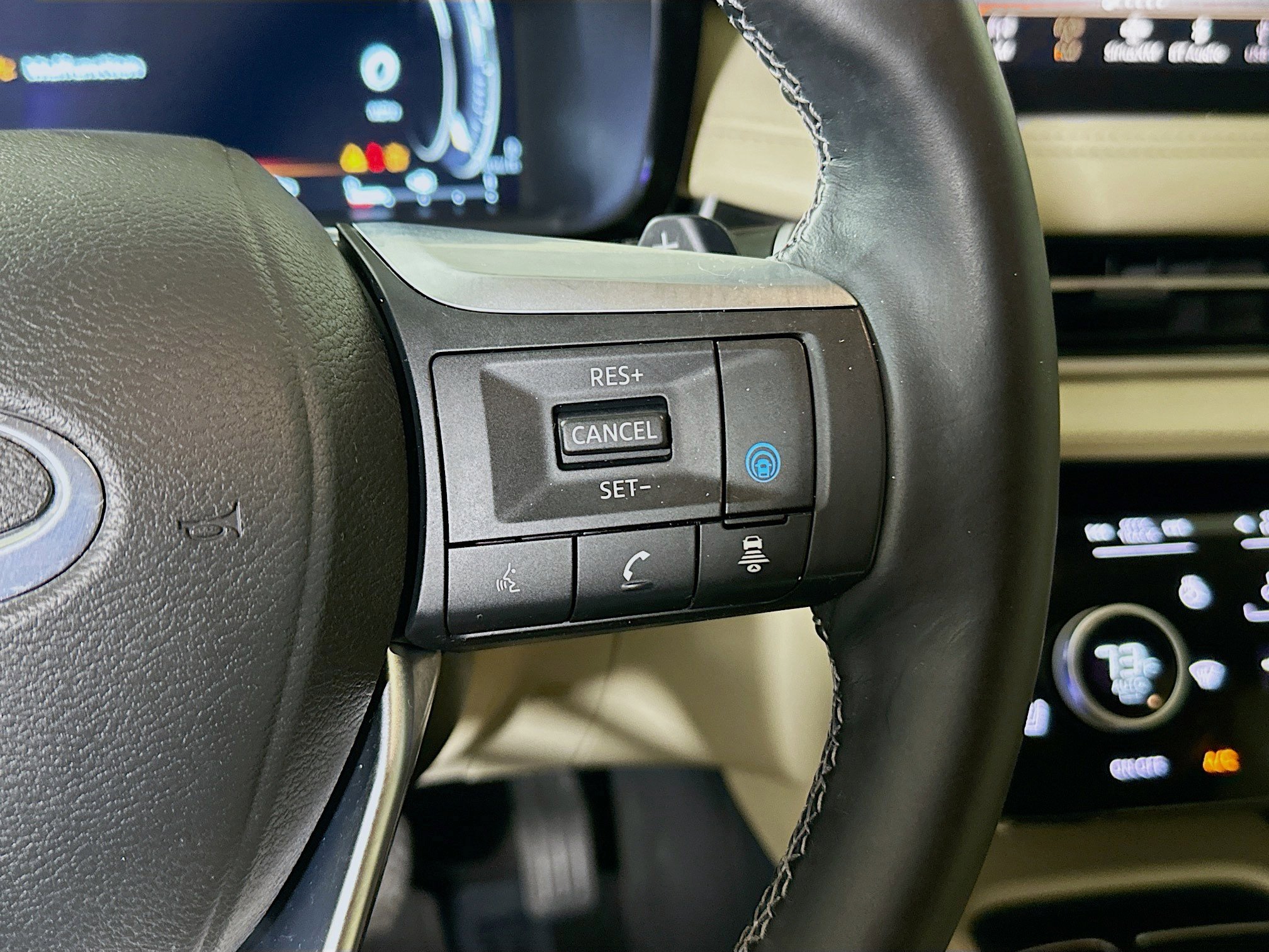 Used 2024 INFINITI QX60 Sensory w/ Cargo Package AWD/4WD image 17