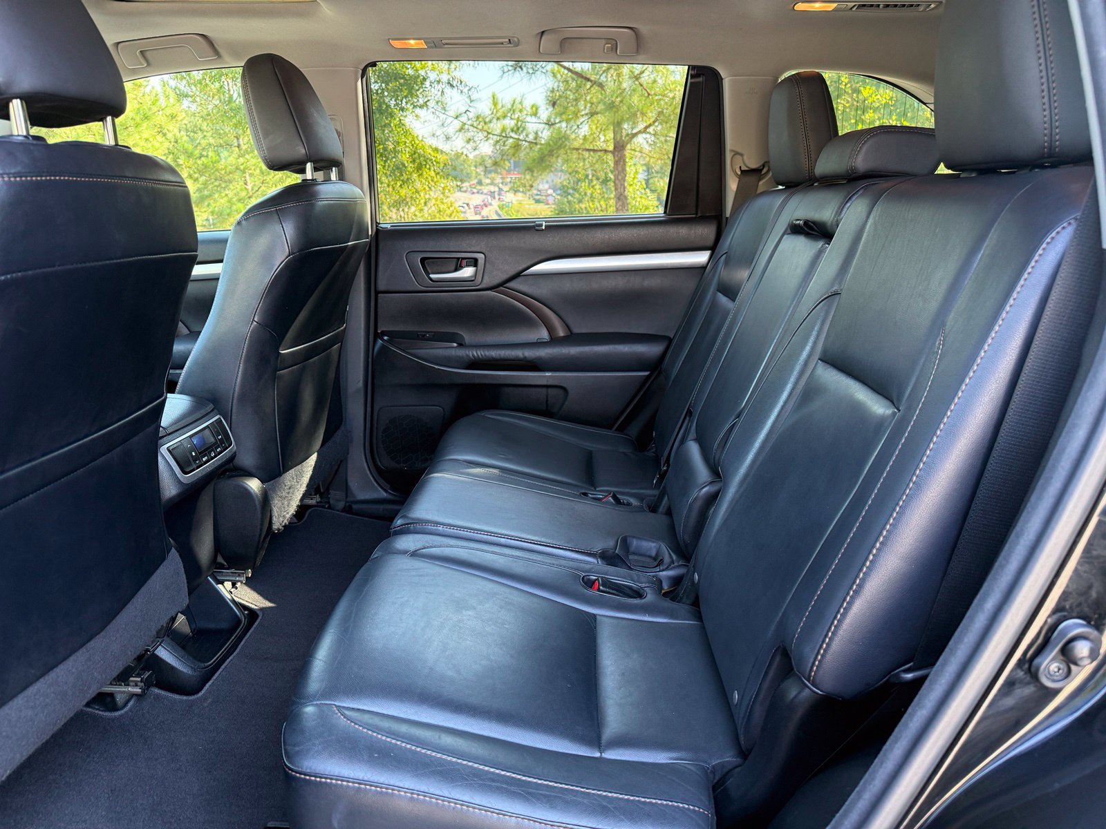Used 2015 Toyota Highlander XLE AWD/4WD image 38