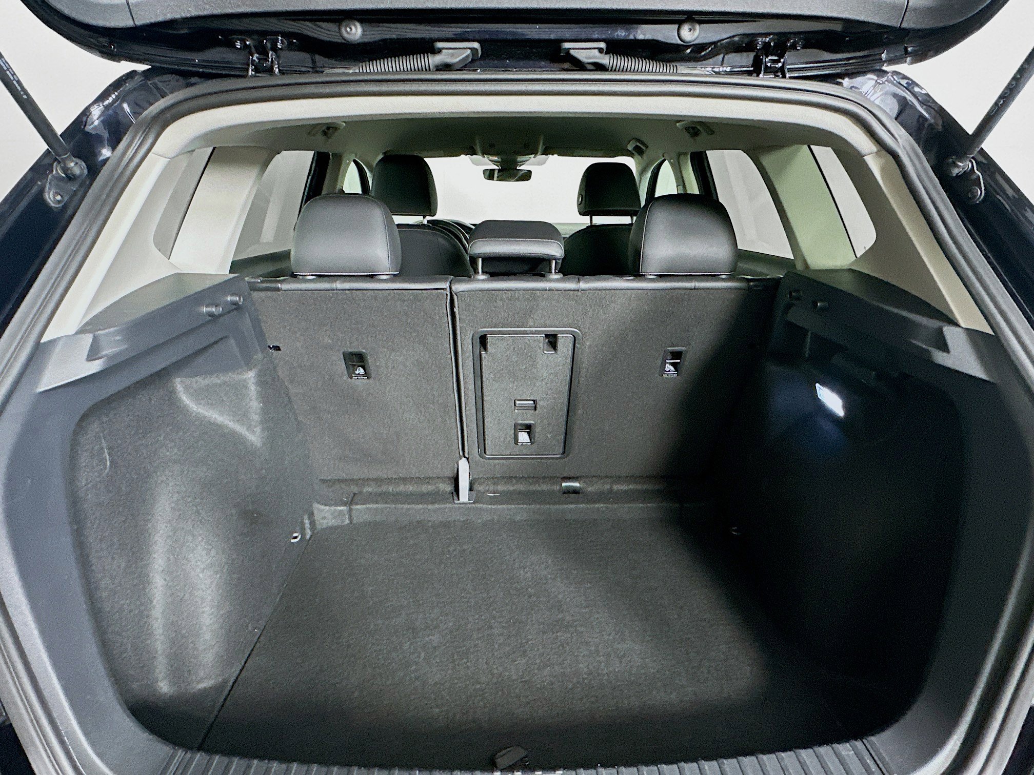 Used 2024 Volkswagen Taos SE image 28