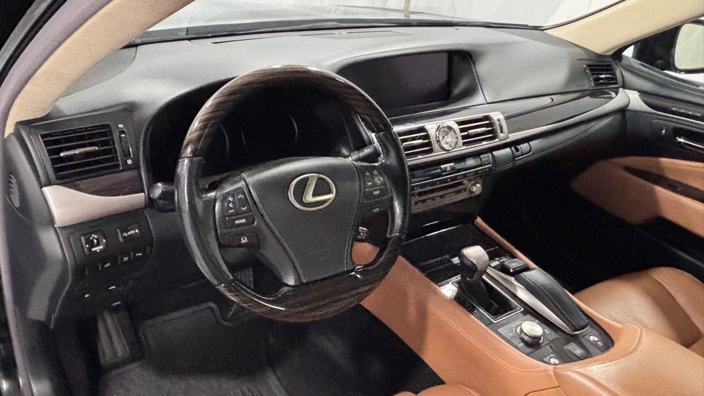 Used 2015 Lexus LS 460 L image 9
