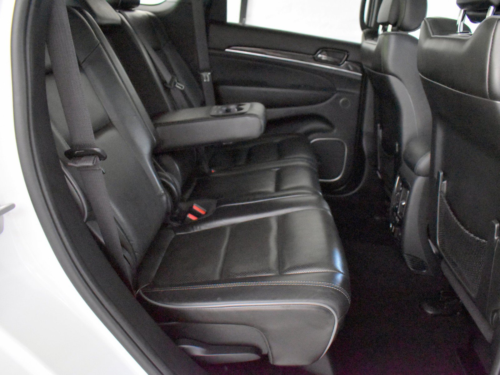 Used 2020 Jeep Grand Cherokee Overland AWD/4WD image 38