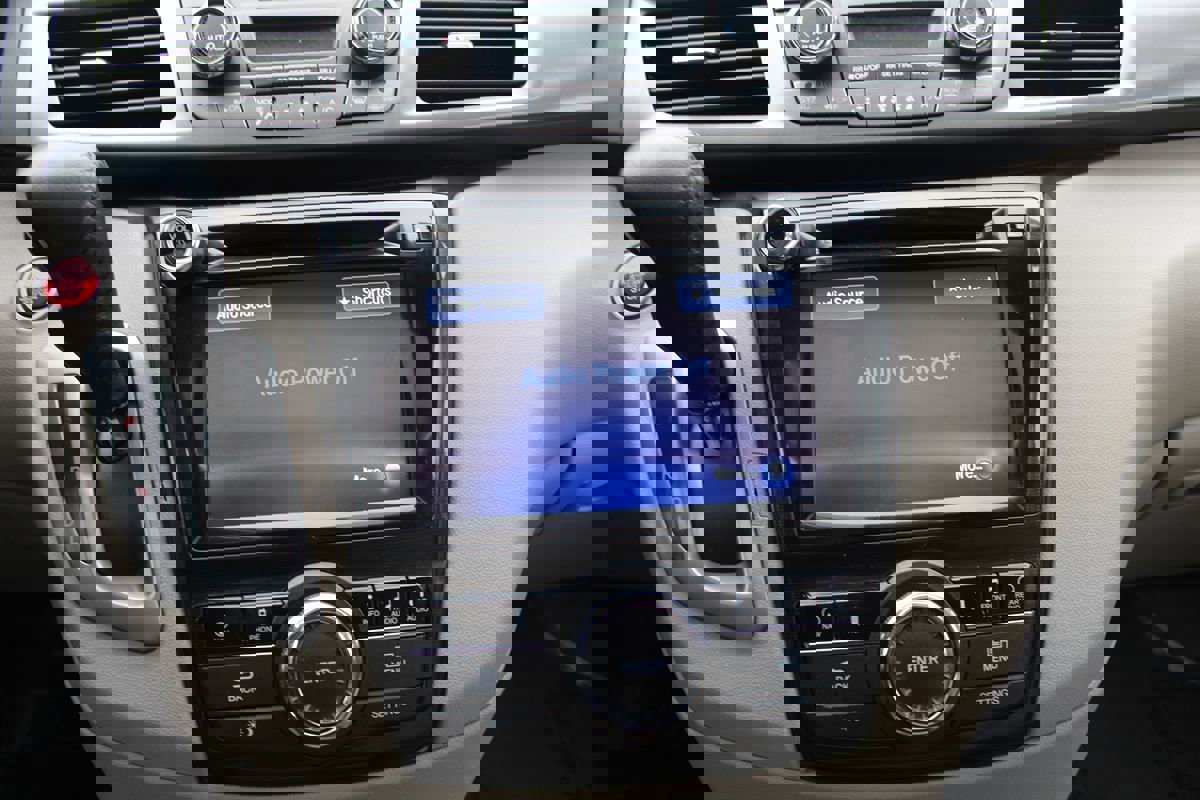 Used 2015 Honda Odyssey Touring Elite image 32