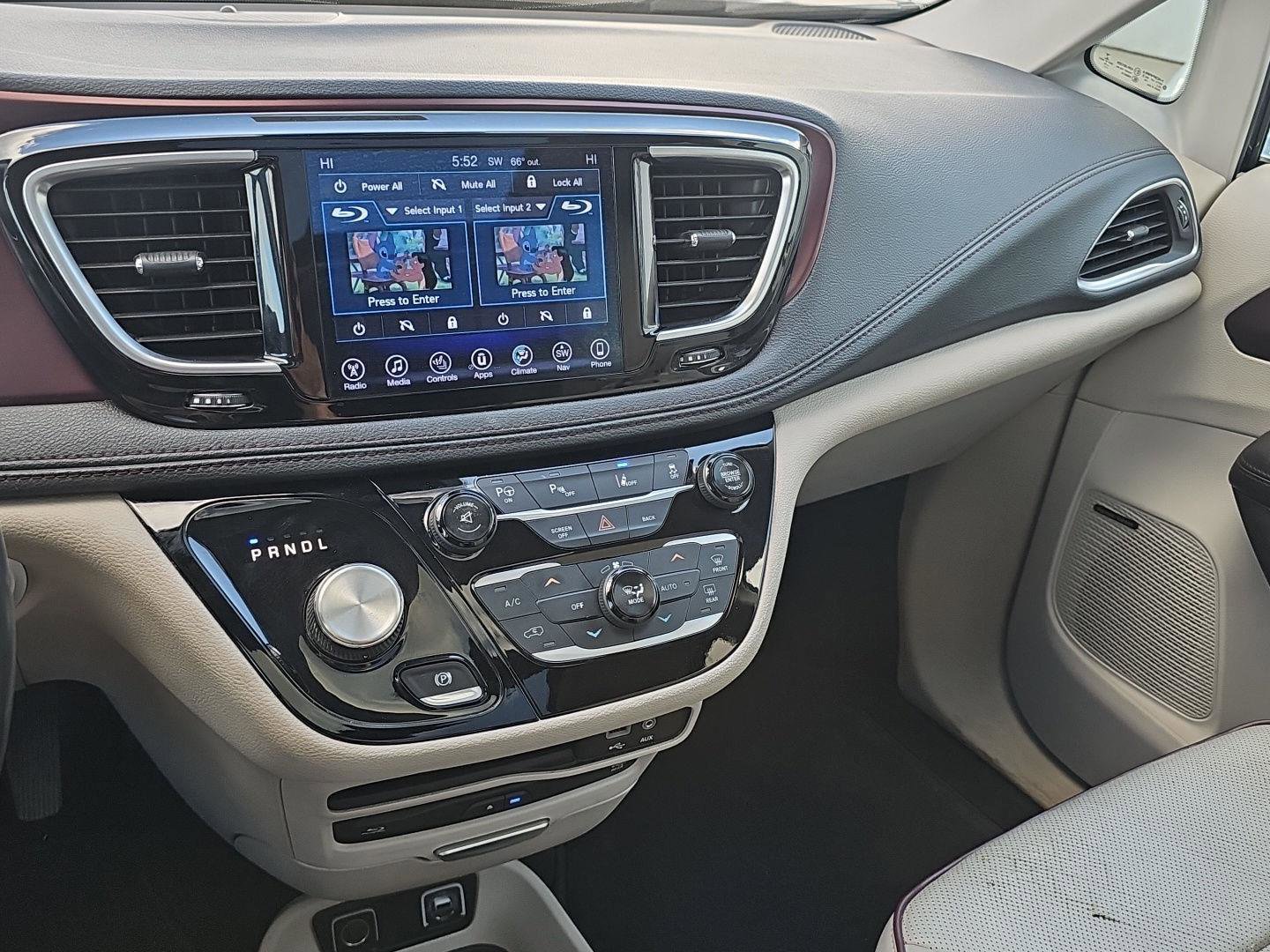 Used 2017 Chrysler Pacifica Limited FWD image 9